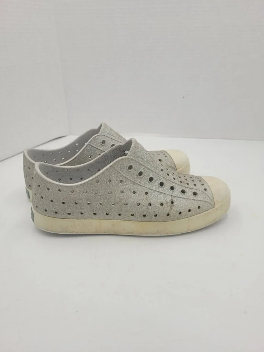 Native Girls Slip On Shoe Glitter SIze J3 Play Condition